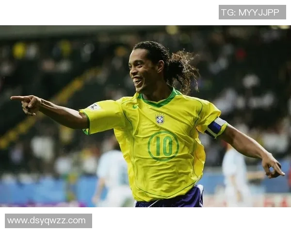 揭秘足球明星小凤的成长历程与辉煌成就背后的故事