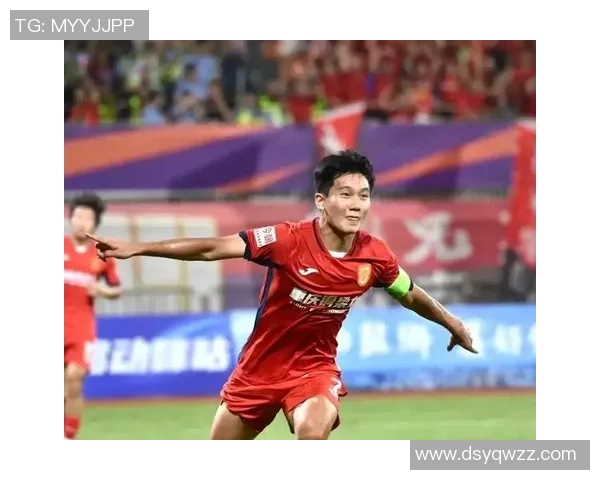 无冕之路上的足球明星们如何在绿茵场上书写自己的传奇故事